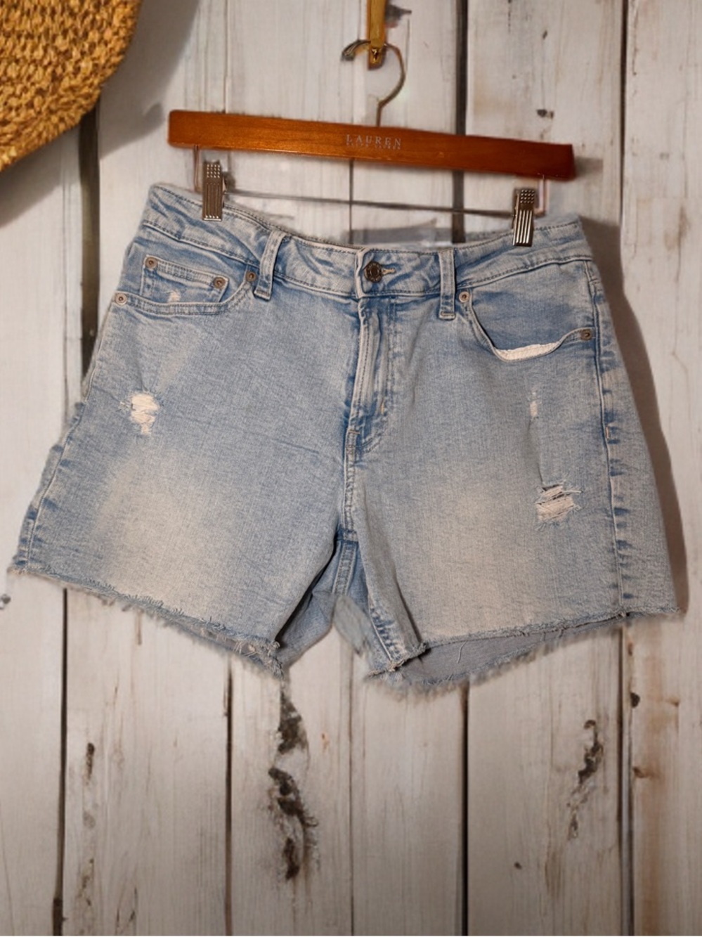 GAP Denim Light Wash Distressed 5” Jean Shorts Size 10/30